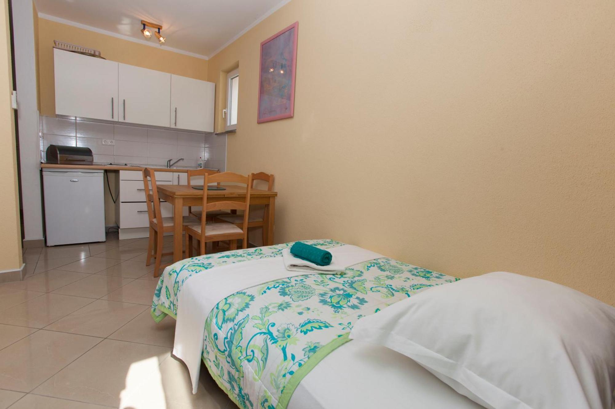 Apartments Damjanovic Makarska Bilik gambar