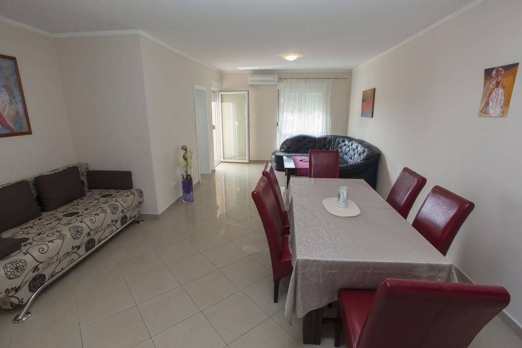 Apartments Damjanovic Makarska Bilik gambar