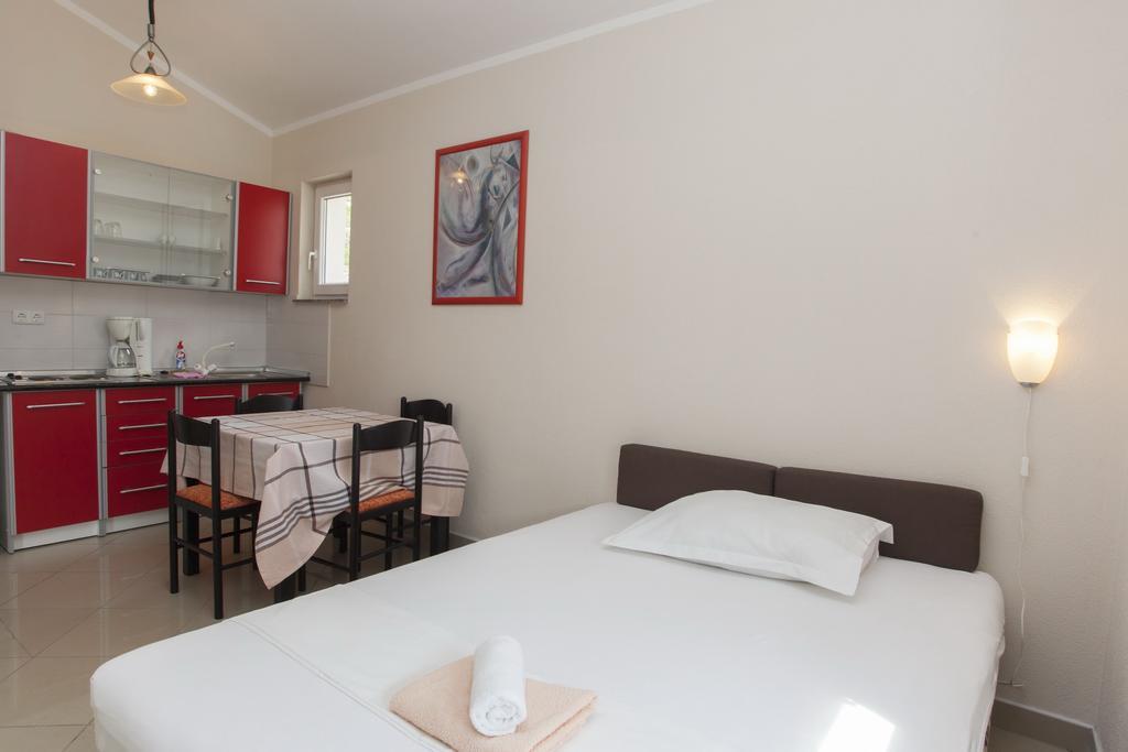 Apartments Damjanovic Makarska Bilik gambar
