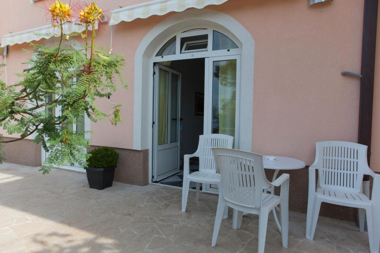 Apartments Damjanovic Makarska Bilik gambar